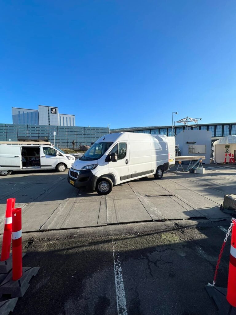 Akut genopbygning efter stormskader på Corona test-center